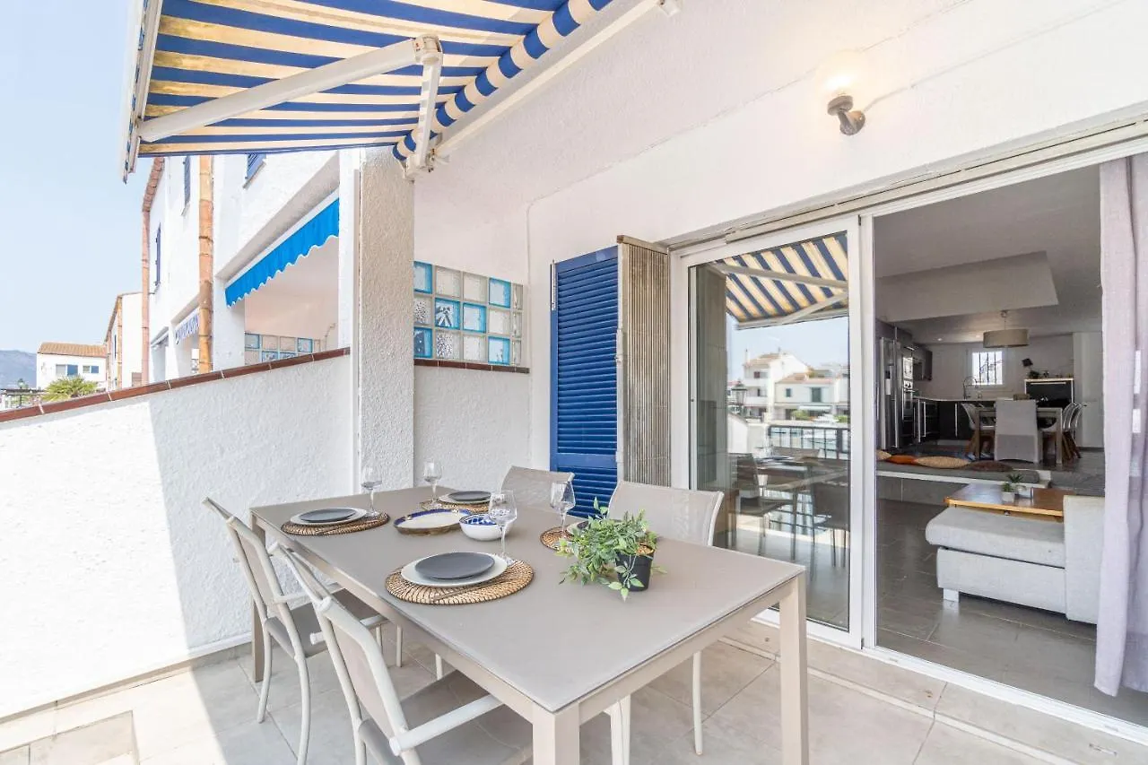 Casa Con 3 Habitaciones Amarre Y Wifi Ref 195 Empuriabrava